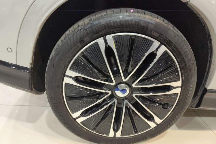 Used Denza N7 2024 630 All-Wheel Drive Intelligent Driving Max Edition Right Rear Wheel Hub