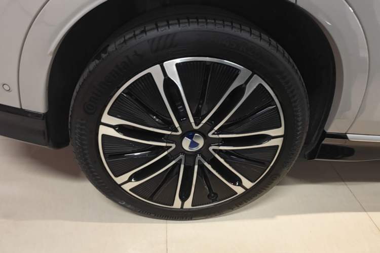 Used Denza N7 2024 630 All-Wheel Drive Intelligent Driving Max Edition Right Rear Wheel Hub
