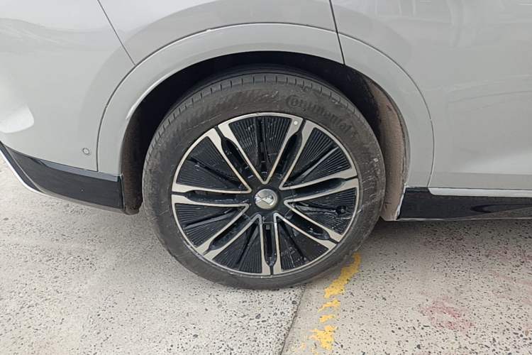 Used Denza N7 2024 630 All-Wheel Drive Intelligent Driving Max Edition Right Rear Wheel Hub