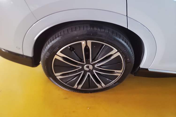 Used Denza N7 2024 630 All-Wheel Drive Intelligent Driving Max Edition Right Rear Wheel Hub