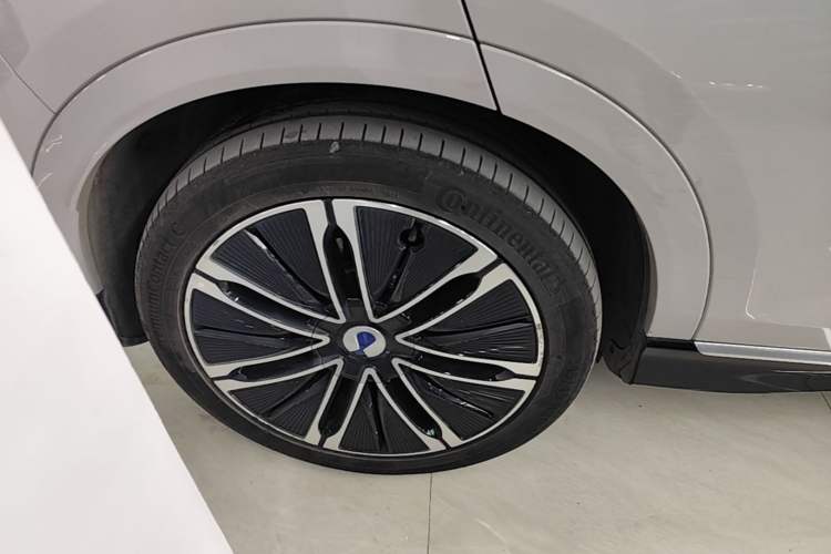 Used Denza N7 2024 630 All-Wheel Drive Intelligent Driving Max Edition Right Rear Wheel Hub