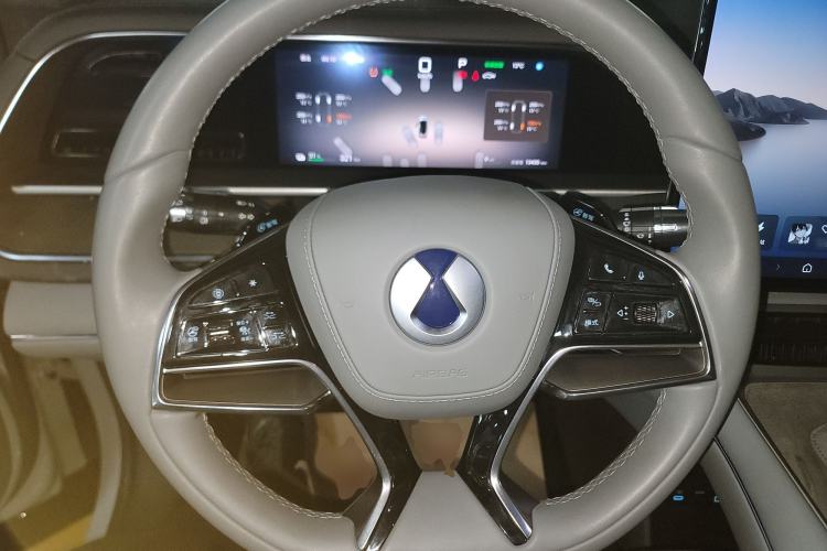 Used Denza N7 2024 630 All-Wheel Drive Intelligent Driving Max Edition Steering Wheel