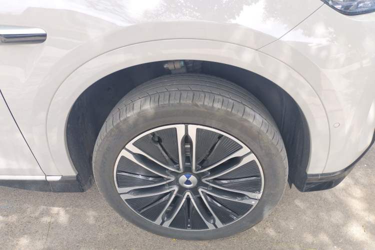 Used Denza N7 2024 630 All-Wheel Drive Intelligent Driving Max Edition Right Front Wheel Hub