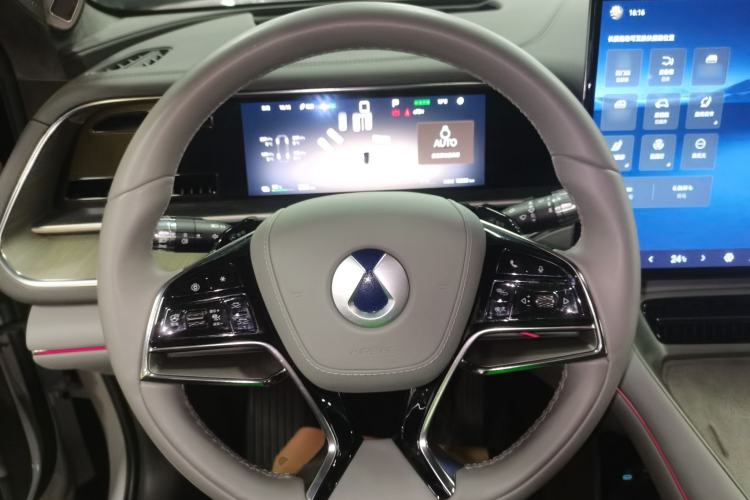 Used Denza N7 2024 630 All-Wheel Drive Intelligent Driving Ultra Version Steering Wheel