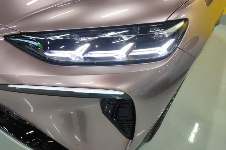 Used Denza N7 2024 630 All-Wheel Drive Intelligent Driving Ultra Version Left Front Headlight