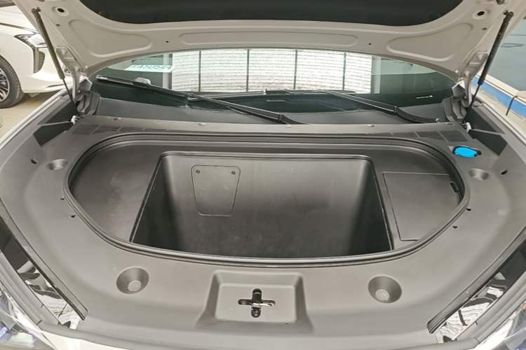 Used Denza N7 2024 702 Smart Drive Pro Edition Engine Bay