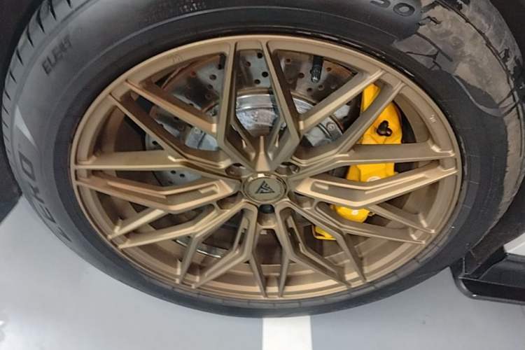 Used Denza N7 2024 702 Smart Drive Pro Edition Left Front Wheel Hub