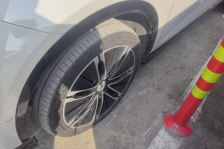 Used Denza N7 2024 630 All-Wheel Drive Intelligent Driving Max Edition Left Front Wheel Hub