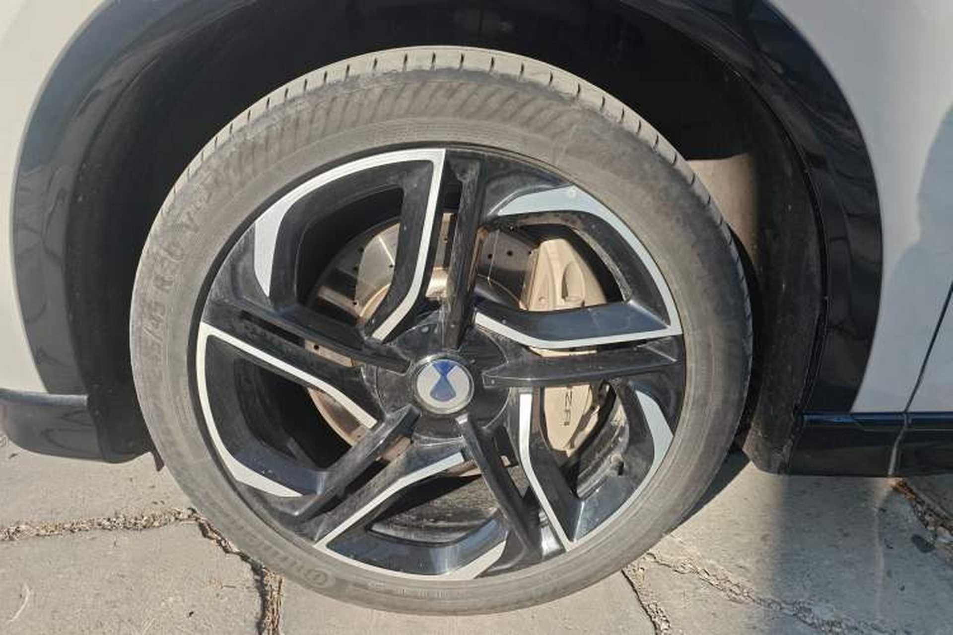 Used Denza N7 2024 630 All-Wheel Drive Intelligent Driving Ultra Version Left Front Wheel Hub