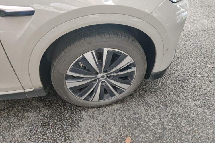 Used Denza N7 2024 702 Smart Drive Pro Edition Right Front Wheel Hub
