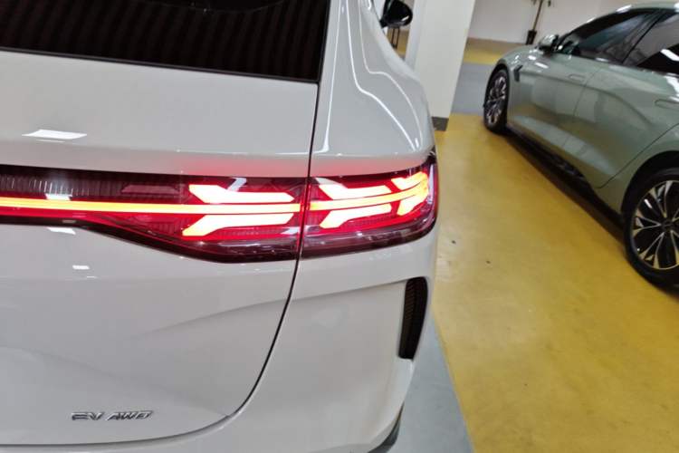 Used Denza N7 2024 630 All-Wheel Drive Intelligent Driving Max Edition Right Rear Taillight