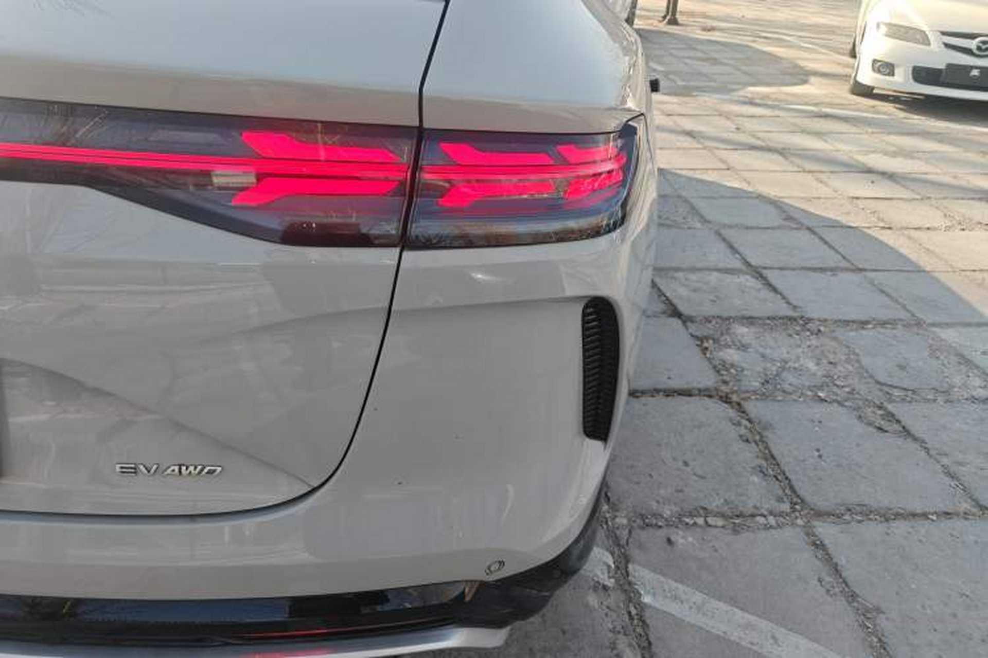 Used Denza N7 2024 630 All-Wheel Drive Intelligent Driving Ultra Version Right Rear Taillight