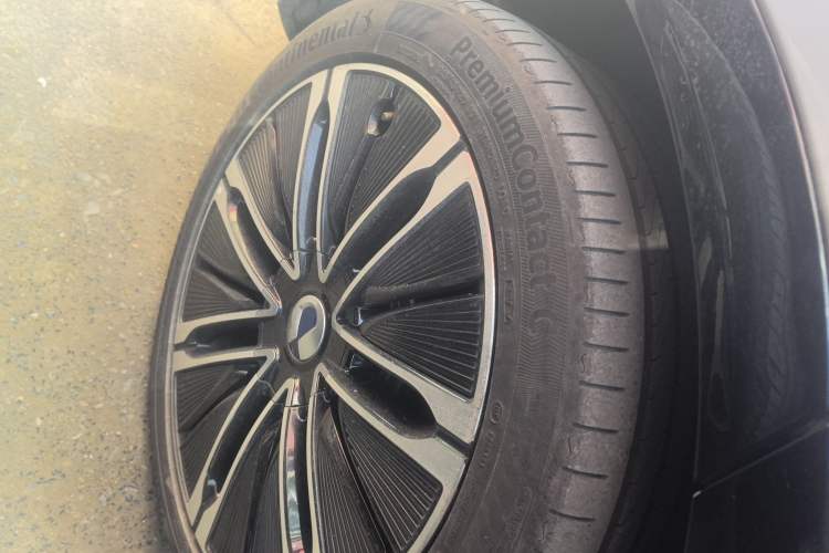 Used Denza N7 2024 630 All-Wheel Drive Intelligent Driving Max Edition Right Rear Wheel Hub