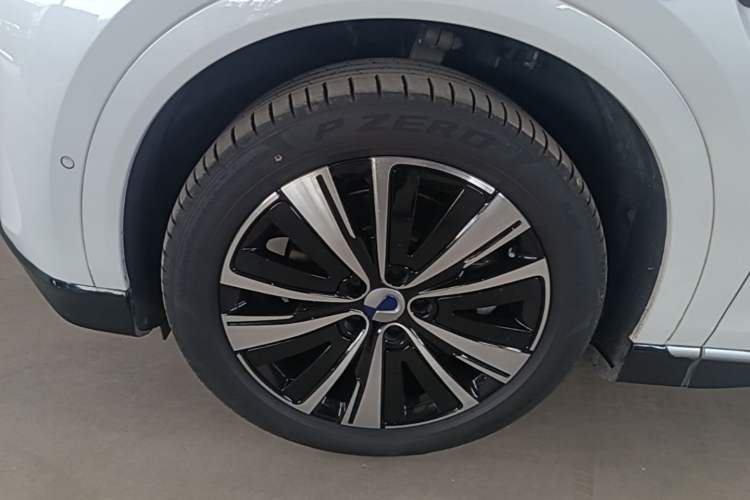 Used Denza N7 2024 702 Smart Drive Pro Edition Left Front Wheel Hub