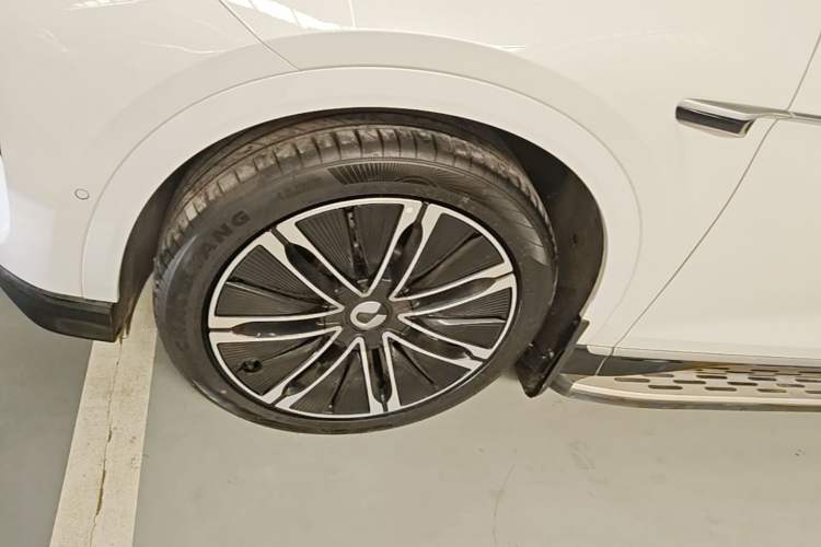 Used Denza N7 2024 630 All-Wheel Drive Intelligent Driving Max Edition Left Front Wheel Hub