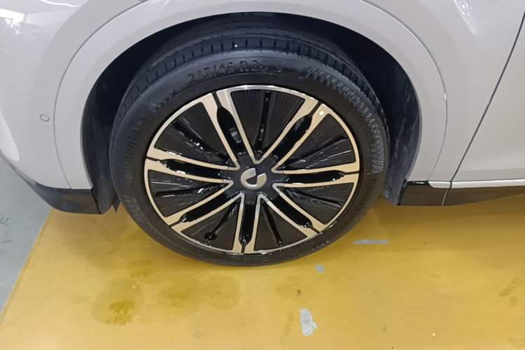 Used Denza N7 2024 630 All-Wheel Drive Intelligent Driving Max Edition Left Front Wheel Hub
