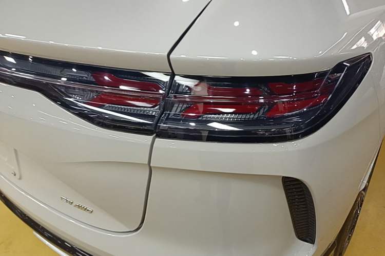 Used Denza N7 2024 630 All-Wheel Drive Intelligent Driving Max Edition Right Rear Taillight