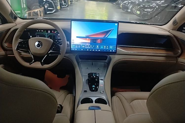 Used Denza N7 2025 630 All-Wheel Drive Intelligent Driving Dual-Laser Flagship Edition Center Console