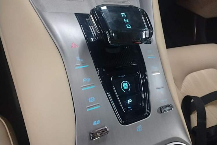 Used Denza N7 2025 630 All-Wheel Drive Intelligent Driving Dual-Laser Flagship Edition Gear Lever