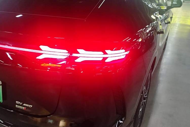 Used Denza N7 2025 630 All-Wheel Drive Intelligent Driving Dual-Laser Flagship Edition Right Rear Taillight
