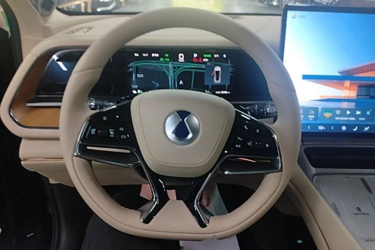 Used Denza N7 2025 630 All-Wheel Drive Intelligent Driving Dual-Laser Flagship Edition Steering Wheel