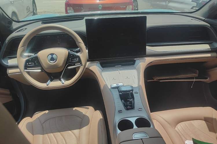 Used Denza N7 2025 630 All-Wheel Drive Intelligent Driving Dual-Laser Flagship Edition Center Console