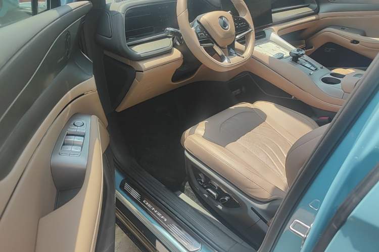 Used Denza N7 2025 630 All-Wheel Drive Intelligent Driving Dual-Laser Flagship Edition Driver Seat