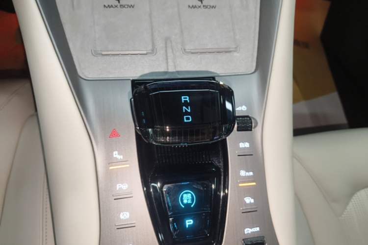 Used Denza N7 2025 702 Intelligent Driving Dual-Laser Luxury Edition Gear Lever