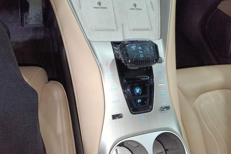 Used Denza N7 2025 630 All-Wheel Drive Intelligent Driving Dual-Laser Flagship Edition Gear Lever
