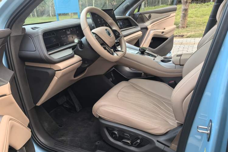 Used Denza N7 2025 630 All-Wheel Drive Intelligent Driving Dual-Laser Flagship Edition Interior 1
