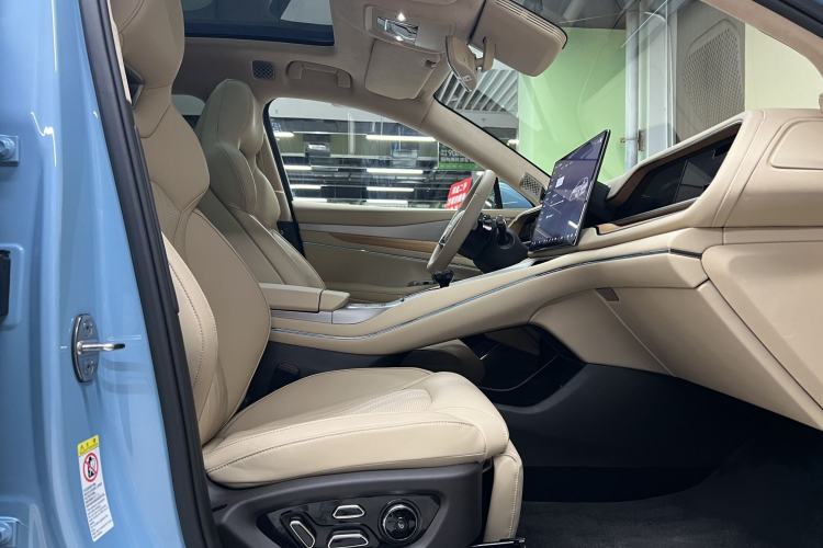 Used Denza N7 2025 630 All-Wheel Drive Intelligent Driving Dual-Laser Flagship Edition Interior 4