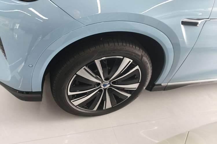 Used Denza N7 2025 702 Intelligent Driving Dual-Laser Luxury Edition Left Front Wheel Hub
