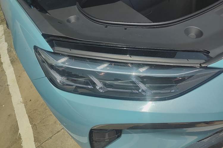 Used Denza N7 2025 630 All-Wheel Drive Intelligent Driving Dual-Laser Flagship Edition Right Front Headlight