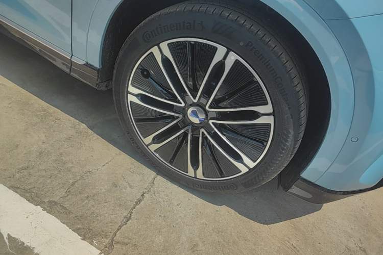 Used Denza N7 2025 630 All-Wheel Drive Intelligent Driving Dual-Laser Flagship Edition Right Front Wheel Hub