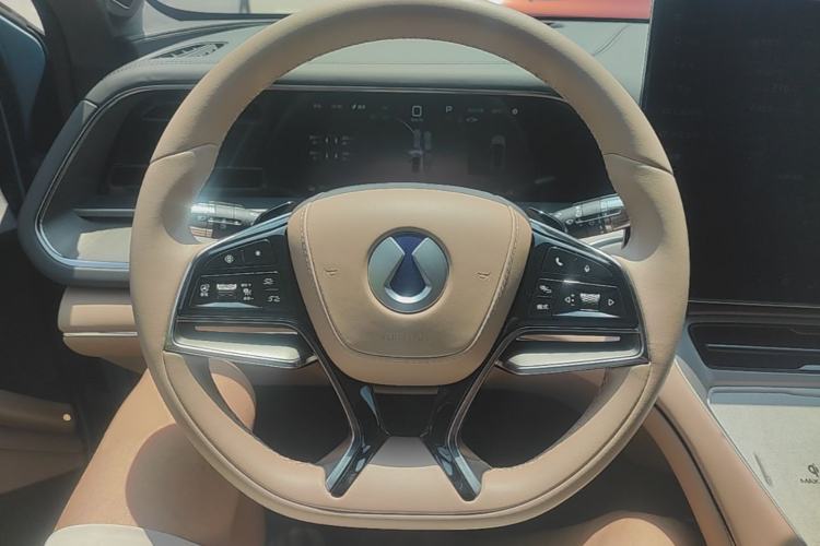 Used Denza N7 2025 630 All-Wheel Drive Intelligent Driving Dual-Laser Flagship Edition Steering Wheel