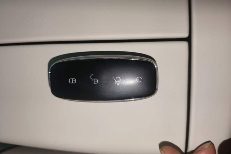 Used Denza N7 2025 702 Intelligent Driving Dual-Laser Luxury Edition Vehicle Key