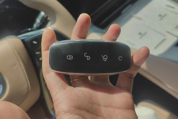 Used Denza N7 2025 630 All-Wheel Drive Intelligent Driving Dual-Laser Flagship Edition Vehicle Key