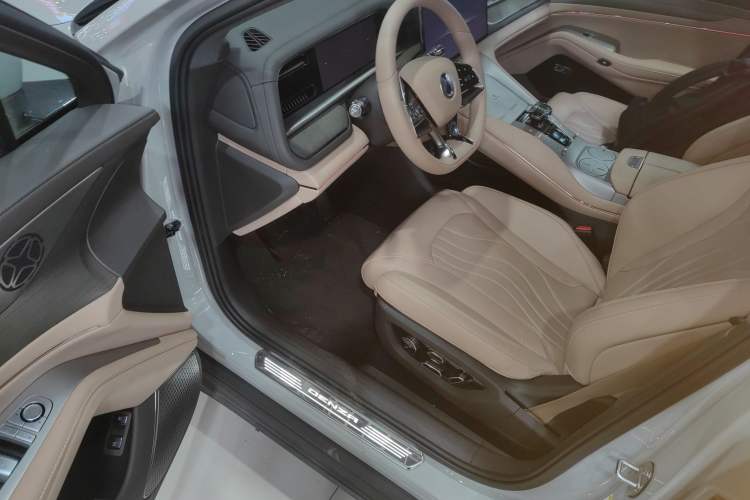 Used Denza N7 2025 630 All-Wheel Drive Intelligent Driving Dual-Laser Flagship Edition Driver Seat