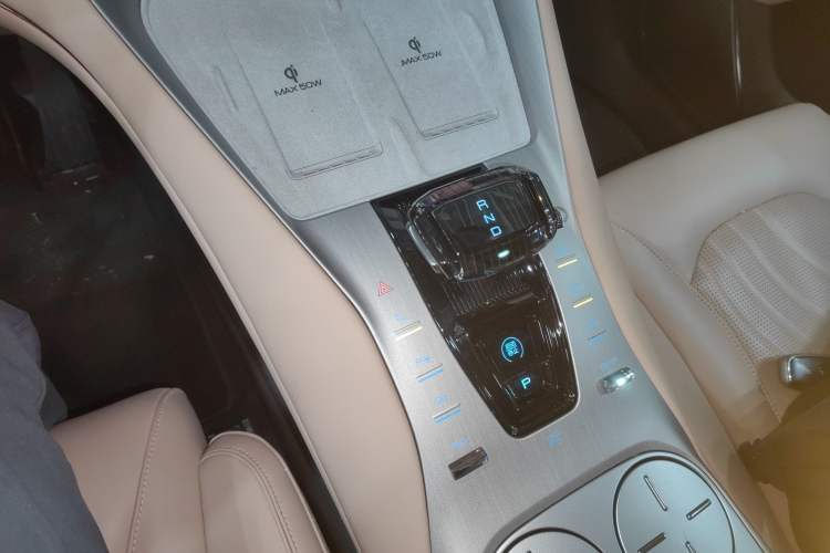 Used Denza N7 2025 630 All-Wheel Drive Intelligent Driving Dual-Laser Flagship Edition Gear Lever