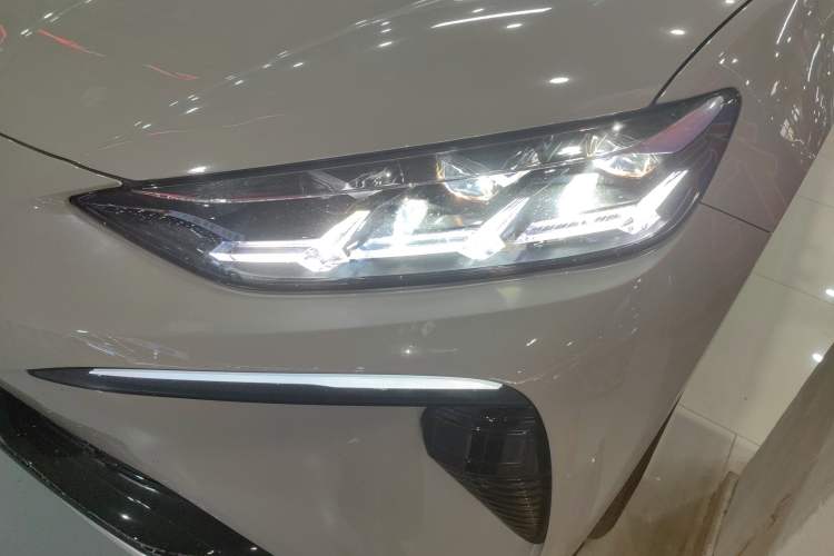 Used Denza N7 2025 630 All-Wheel Drive Intelligent Driving Dual-Laser Flagship Edition Left Front Headlight