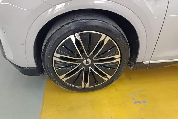 Used Denza N7 2025 630 All-Wheel Drive Intelligent Driving Dual-Laser Flagship Edition Left Front Wheel Hub