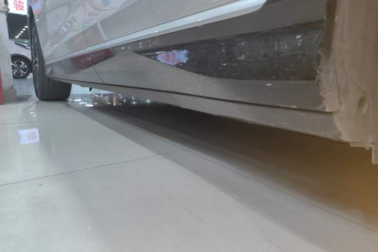Used Denza N7 2025 630 All-Wheel Drive Intelligent Driving Dual-Laser Flagship Edition Left Side Sill