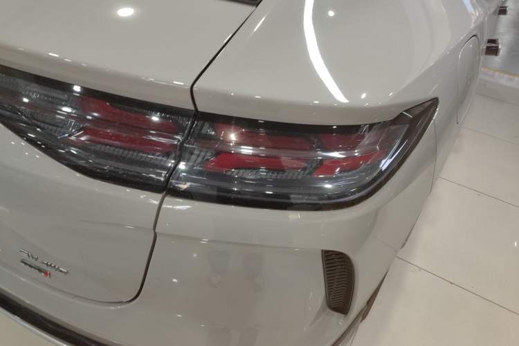 Used Denza N7 2025 630 All-Wheel Drive Intelligent Driving Dual-Laser Flagship Edition Right Rear Taillight