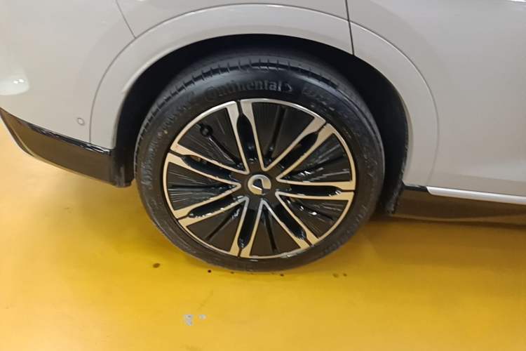 Used Denza N7 2025 630 All-Wheel Drive Intelligent Driving Dual-Laser Flagship Edition Right Rear Wheel Hub