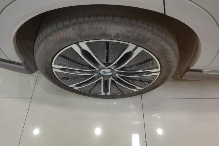 Used Denza N7 2025 630 All-Wheel Drive Intelligent Driving Dual-Laser Flagship Edition Right Rear Wheel Hub