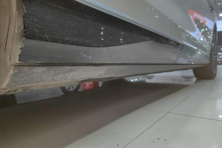 Used Denza N7 2025 630 All-Wheel Drive Intelligent Driving Dual-Laser Flagship Edition Right Side Sill