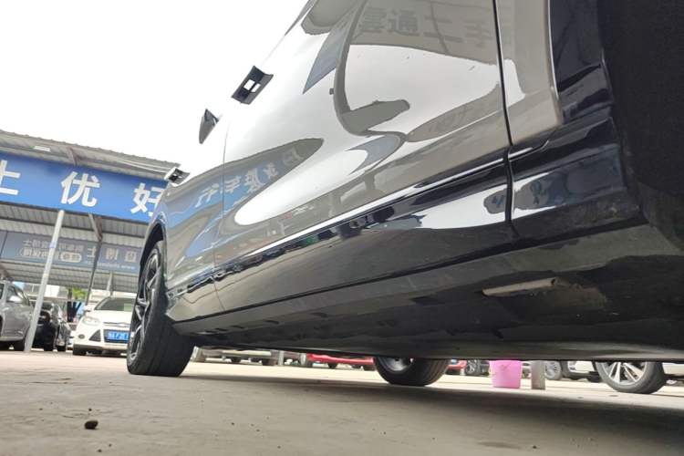 Used Denza N7 2025 630 All-Wheel Drive Intelligent Driving Dual-Laser Flagship Edition Right Side Sill