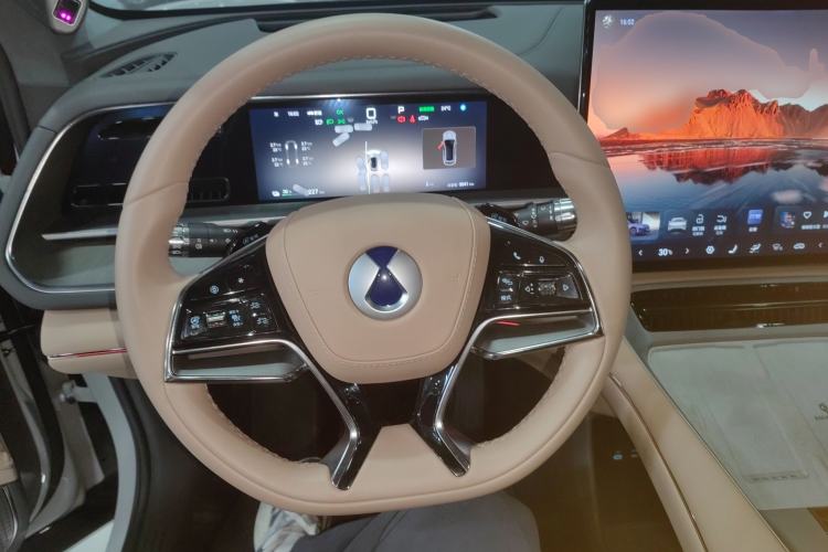 Used Denza N7 2025 630 All-Wheel Drive Intelligent Driving Dual-Laser Flagship Edition Steering Wheel