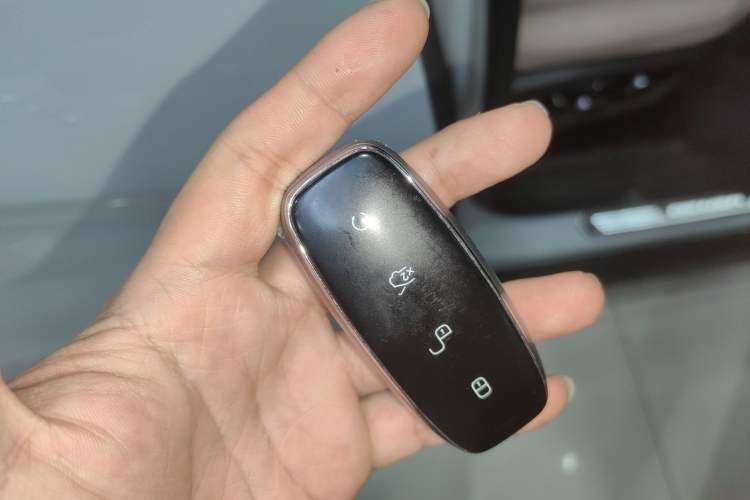 Used Denza N7 2025 630 All-Wheel Drive Intelligent Driving Dual-Laser Flagship Edition Vehicle Key