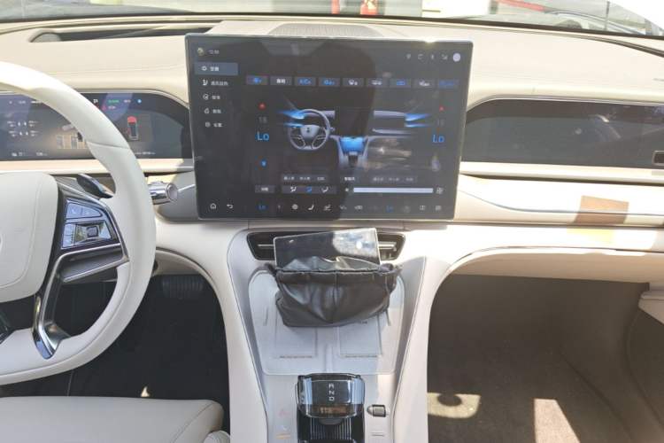 Used Denza N7 2025 630 All-Wheel Drive Intelligent Driving Dual-Laser Flagship Edition Audio And AC Panel